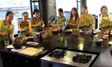 Baipai Thai Cooking School 2 day, 1 night package