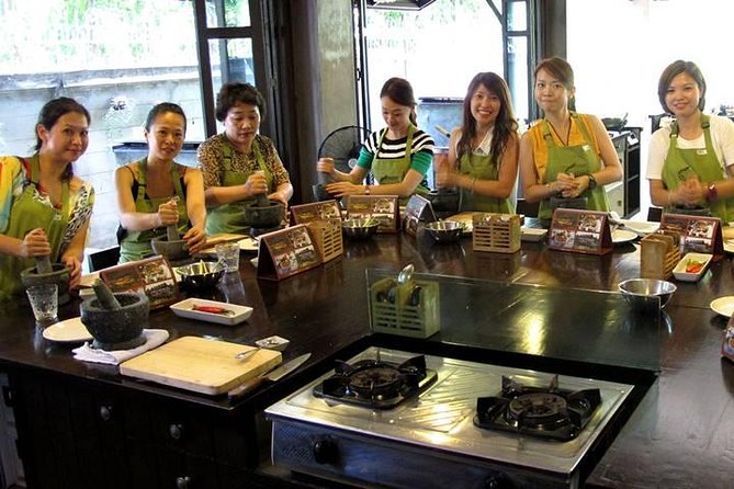 Baipai Thai Cooking School 2 day, 1 night package