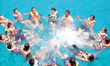 Snorkeling Day Trip: Wooden Boat Tour + Lunch - 4 Islands