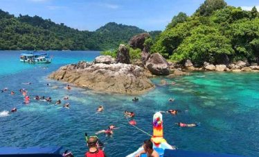 Snorkeling Day Trip: Wooden Boat Tour + Lunch - 4 Islands